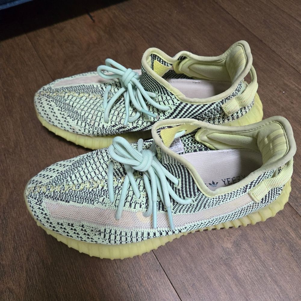 Yeezy Boost 350 v2 lime green Size 8